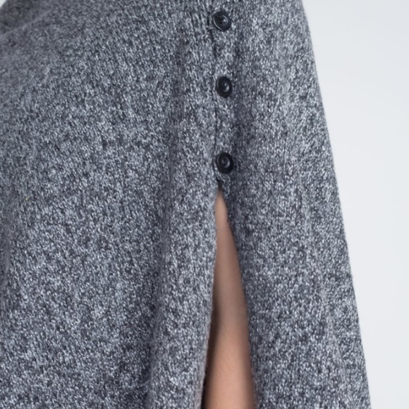 V-Shaped Fringed Poncho with Buttons - Picture 6 of 6